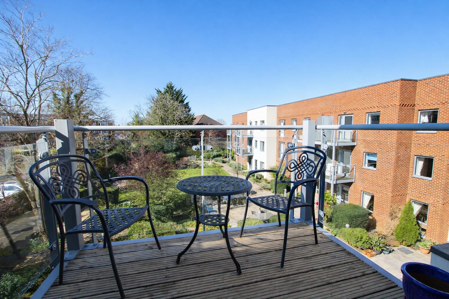 2 bed property in Shotfield, Wallington
